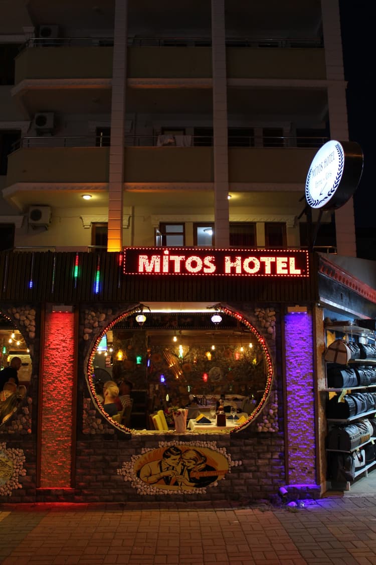 Mitos Hotel - Dış Görünüm Gece